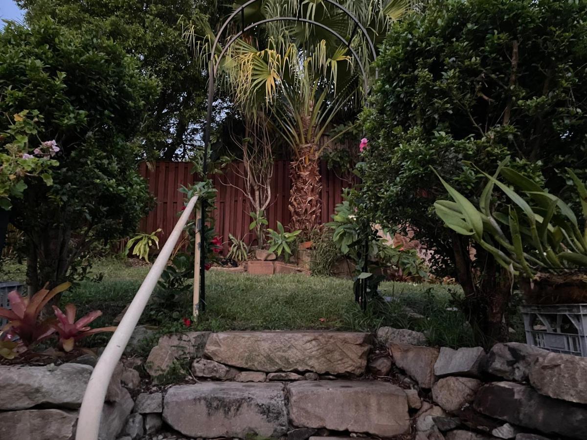 Theme Parks Amituofo Homestay Gold Coast Exterior foto