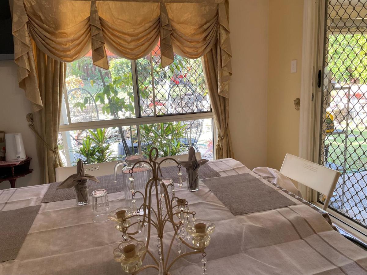 Theme Parks Amituofo Homestay Gold Coast Exterior foto