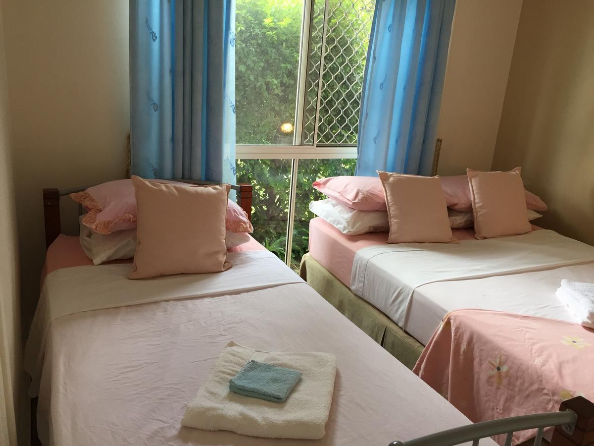 Theme Parks Amituofo Homestay Gold Coast Exterior foto